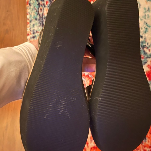 Kenneth Cole Reaction wedges with two piece silhouette open toe 1.97” heel sz 8 - Picture 8 of 8